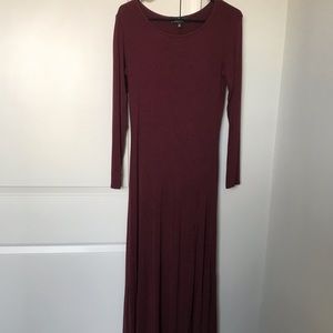 Lulu’s long burgundy dress